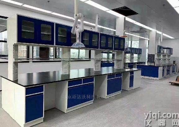 實驗室邊臺帶吊柜